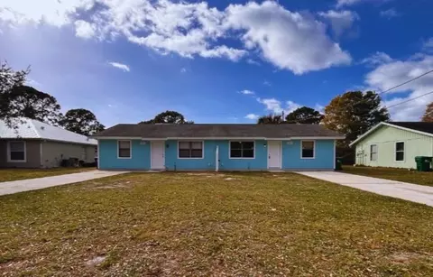 124 Admiral Cir, Sebastian, FL 32958