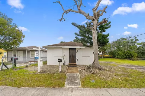 717 SE Bahama Ave, Stuart, FL 34994