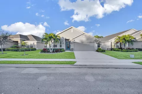 879 NE Whistling Duck Way, Port Saint Lucie, FL 34983