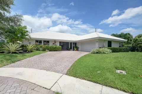 800 Walnut Ter, Boca Raton, FL 33486