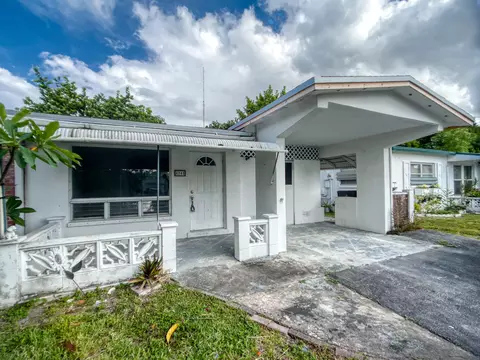 4245 NW 52nd Ave, Lauderdale Lakes, FL 33319