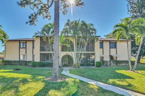 420 Pine Glen Ln #D-2, Greenacres, FL 33463