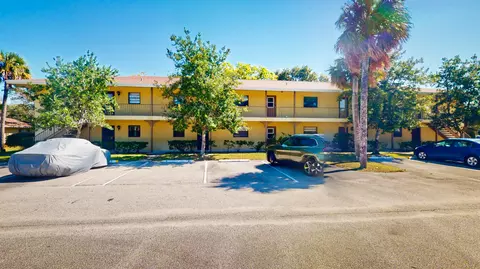 400 18th St #E1, Vero Beach, FL 32960