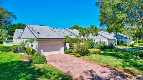 35 Clubhouse Ln, Boynton Beach, FL 33436