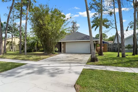 1250 Primrose Ln, Wellington, FL 33414