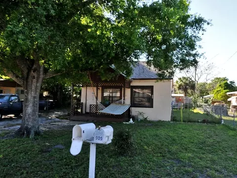 909 S 15th St, Fort Pierce, FL 34950