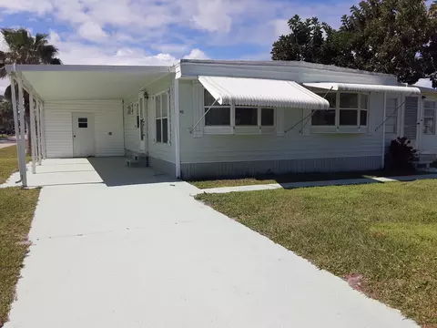 40 Monterey Way, Port Saint Lucie, FL 34952