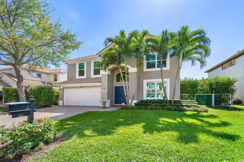 215 Lone Pine Dr, Palm Beach Gardens, FL 33410