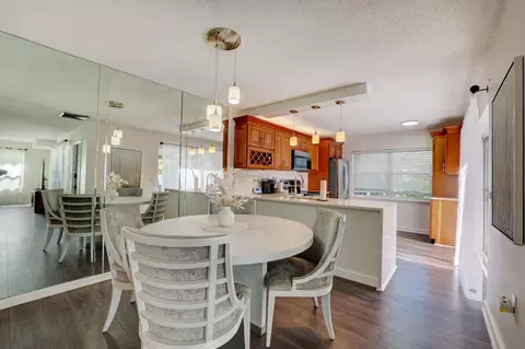 33 Clinton Ct #B, Royal Palm Beach, FL 33411