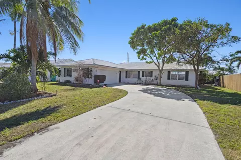 1330 SW 25th Way, Boynton Beach, FL 33426