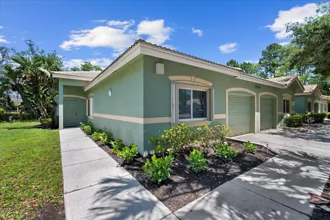230 Crestwood Cir #101, Royal Palm Beach, FL 33411