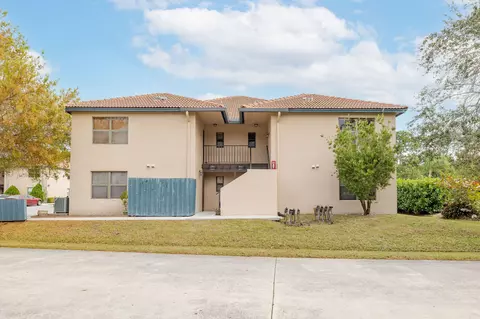 2446 SE Garden Ter #302, Port Saint Lucie, FL 34952
