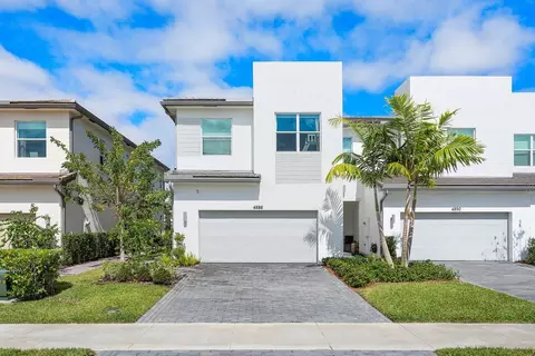 4886 Navali Dr, Lake Worth, FL 33467