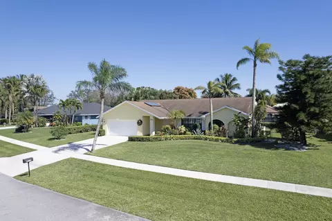 2725 Yarmouth Dr, Wellington, FL 33414