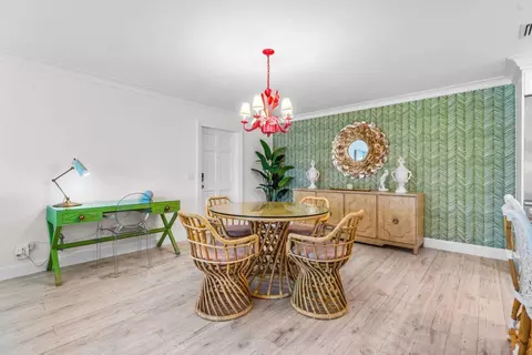 301 Venetian Dr #16, Delray Beach, FL 33483