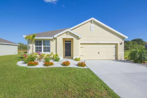3242 Trinity Cir, Fort Pierce, FL 34945