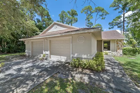 1194 Hyacinth Pl, Wellington, FL 33414
