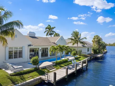 501 River Dr, Vero Beach, FL 32963