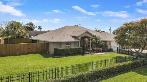7436 SE Craig St, Hobe Sound, FL 33455