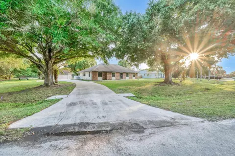 795 Woodlands Dr, Fort Pierce, FL 34952