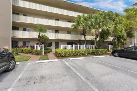 7185 Huntington Ln #102, Delray Beach, FL 33446