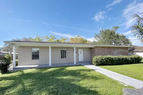 140 Royal Palm Way, Belle Glade, FL 33430