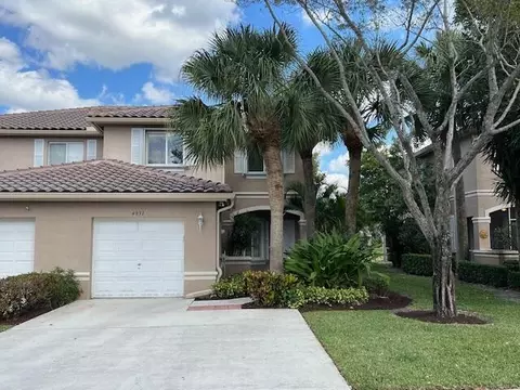 4831 Pinemore Ln, Lake Worth, FL 33463