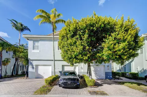 3255 Laurel Ridge Cir, Riviera Beach, FL 33404