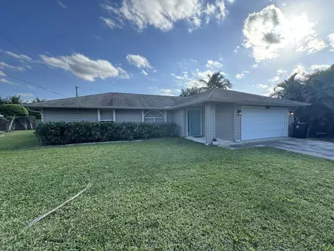 1674 SW Whipple Ave, Port Saint Lucie, FL 34953