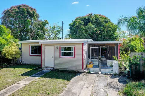 560 Oleander Rd, Lantana, FL 33462