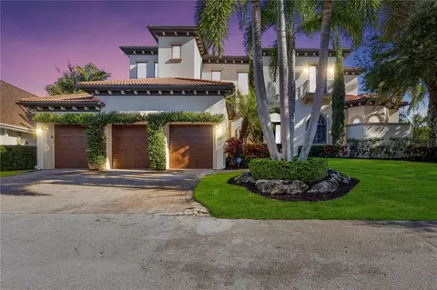 825 Tropical Circle Cir, Sarasota, FL 34242