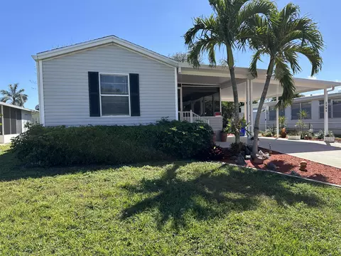 6906 SE Amendment St, Hobe Sound, FL 33455