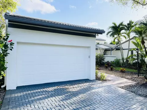 70 Cambridge Ln, Boynton Beach, FL 33436