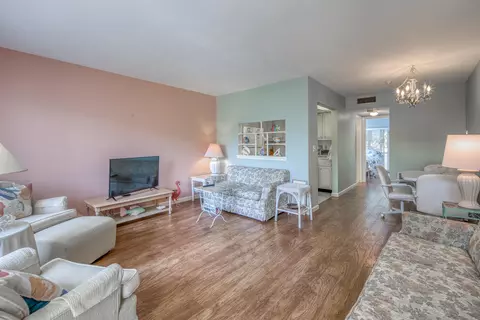 2840 Cynthia Ln #108, Lake Worth, FL 33461
