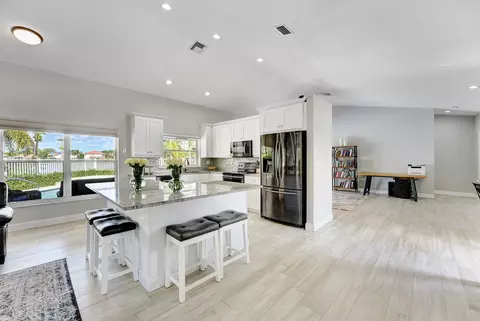 3833 Cypress Lake Dr, Lake Worth, FL 33467