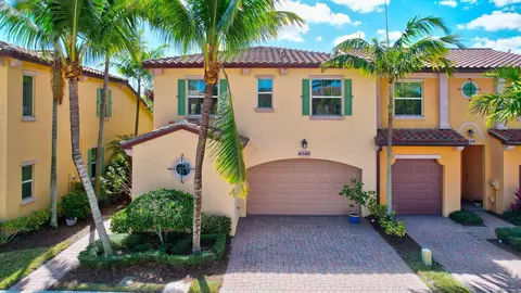 4548 Mediterranean Cir, Palm Beach Gardens, FL 33418