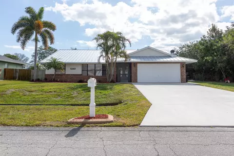 479 SE Cork Rd, Port Saint Lucie, FL 34984