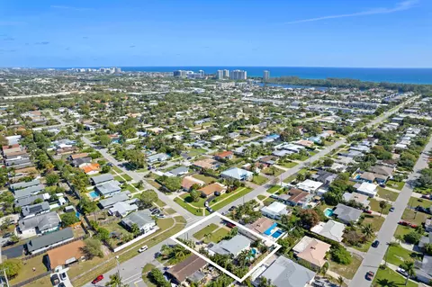 216 NE 32nd St, Boca Raton, FL 33431