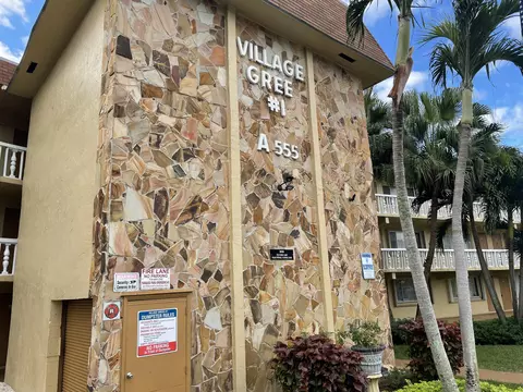 555 Purdy Ln #121, Palm Springs, FL 33461