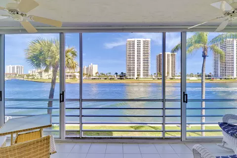 20 Yacht Club Dr #214, North Palm Beach, FL 33408