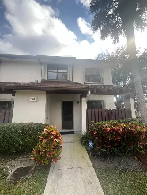 4367 Carambola Cir N, Coconut Creek, FL 33066