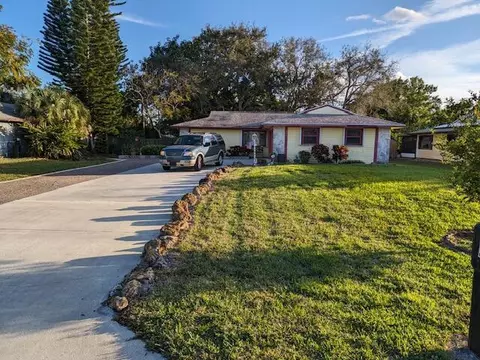 8003 Lakeside Way, Fort Pierce, FL 34951