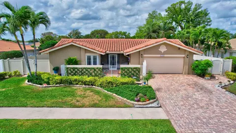 17745 Foxwood Way, Boca Raton, FL 33487