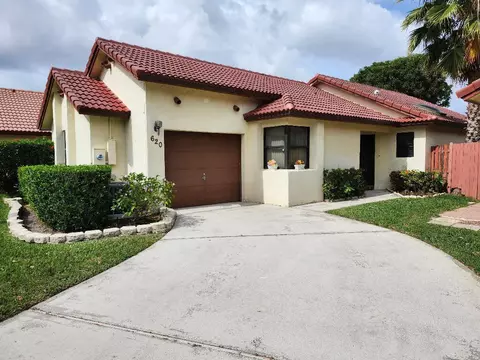 620 SW 113th Ter, Pembroke Pines, FL 33025