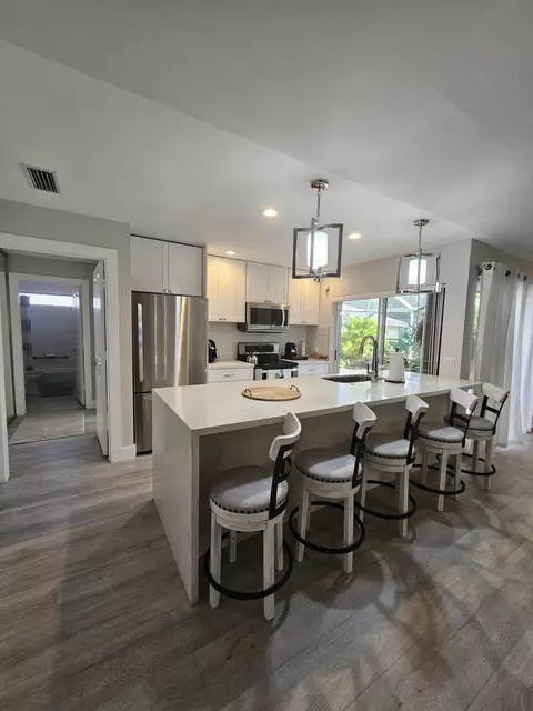 3803 Ridgewood Dr, Palm Beach Gardens, FL 33403