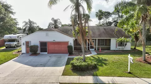 338 NE Camelot Dr, Port Saint Lucie, FL 34983