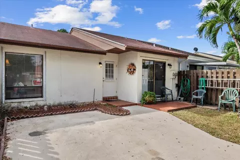 5578 Biscayne Dr, Greenacres, FL 33463