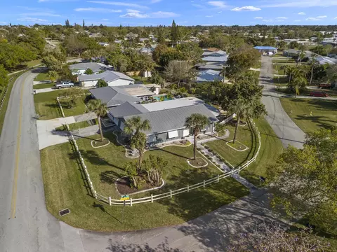 2329 NE 13th Ct, Jensen Beach, FL 34957