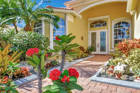 6875 Milani St, Lake Worth, FL 33467