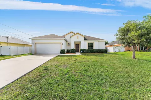 474 SW Saginaw Ave, Port Saint Lucie, FL 34953